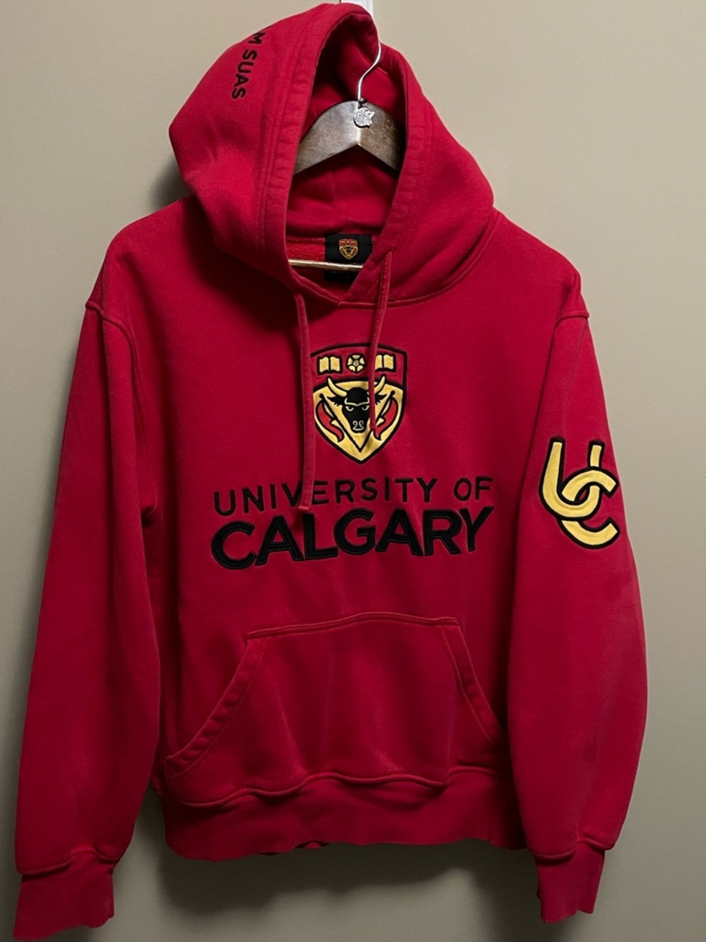 University of Calgary U of C Red Pullover Hoodie Men’s Small